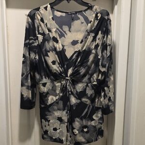 Daisy Fuentes Abstract Print Top in Black and Cream